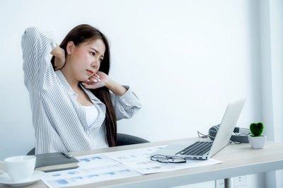 加班工資怎么計(jì)算？加班有時(shí)間限制嗎？加班費(fèi)基數(shù)包括哪些？員工不愿加班，能否扣獎(jiǎng)金？
